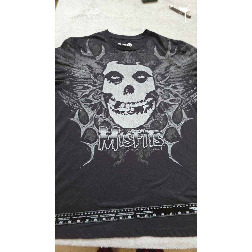 258-Misfits 2XL 24 x 30